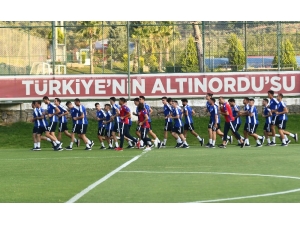 Altınordu Transferde Beklemeye Geçti
