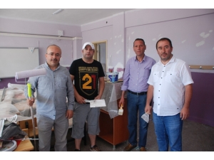 Okul Müdürleri Sınıfları Boyadı