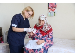 Kocaeli’de İhtiyaç Sahiplerine Evde Bakım Hizmeti Veriliyor