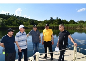 Turizmi Canlandırmak İçin Doğa Yürüyüşü Yapıp, Göle Sazan Yavrusu Bıraktılar