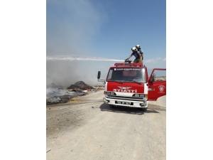 Burhaniye’de Çöplük Alanda Yangın Çıktı