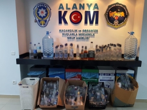 Alanya’da Restorana Kaçak İçki Baskını