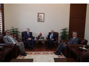 Vali Çakacak, Diyanet İşleri Başkan Yardımcısı Tıraşçı’yı Kabul Etti