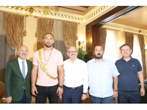 Vali Karaloğlu: "Güreşte Başpehlivanlık Önemli Ama Alt Yapıyı De Desteklemeliyiz"