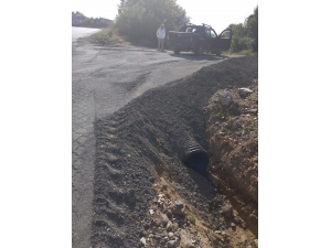 Sapanca Belediyesi Fen İşleri Ekipleri Islah Çalışması Yapıyor