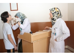 Misafir Öğrencilere Ağız Ve Diş Sağlığı Taraması