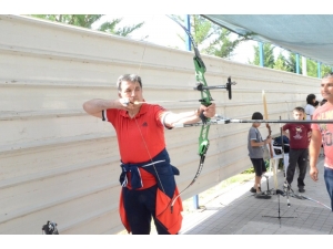 İl Müdürü Eskici, Yaz Spor Okulu Öğrencileri İle Birlikte Antrenman Yaptı