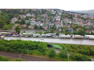 Kaza Tem Otoyolu Ankara İstikametini Kilitledi