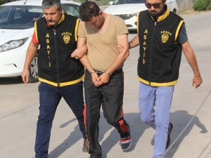 Eşini Ve Kayınbabasını Öldüren Zanlı Adliyeye Sevk Edildi