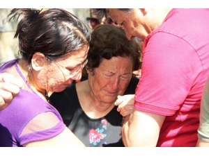 Hastaneden Çıkıp Ölen Eşine Son Kez Dokundu