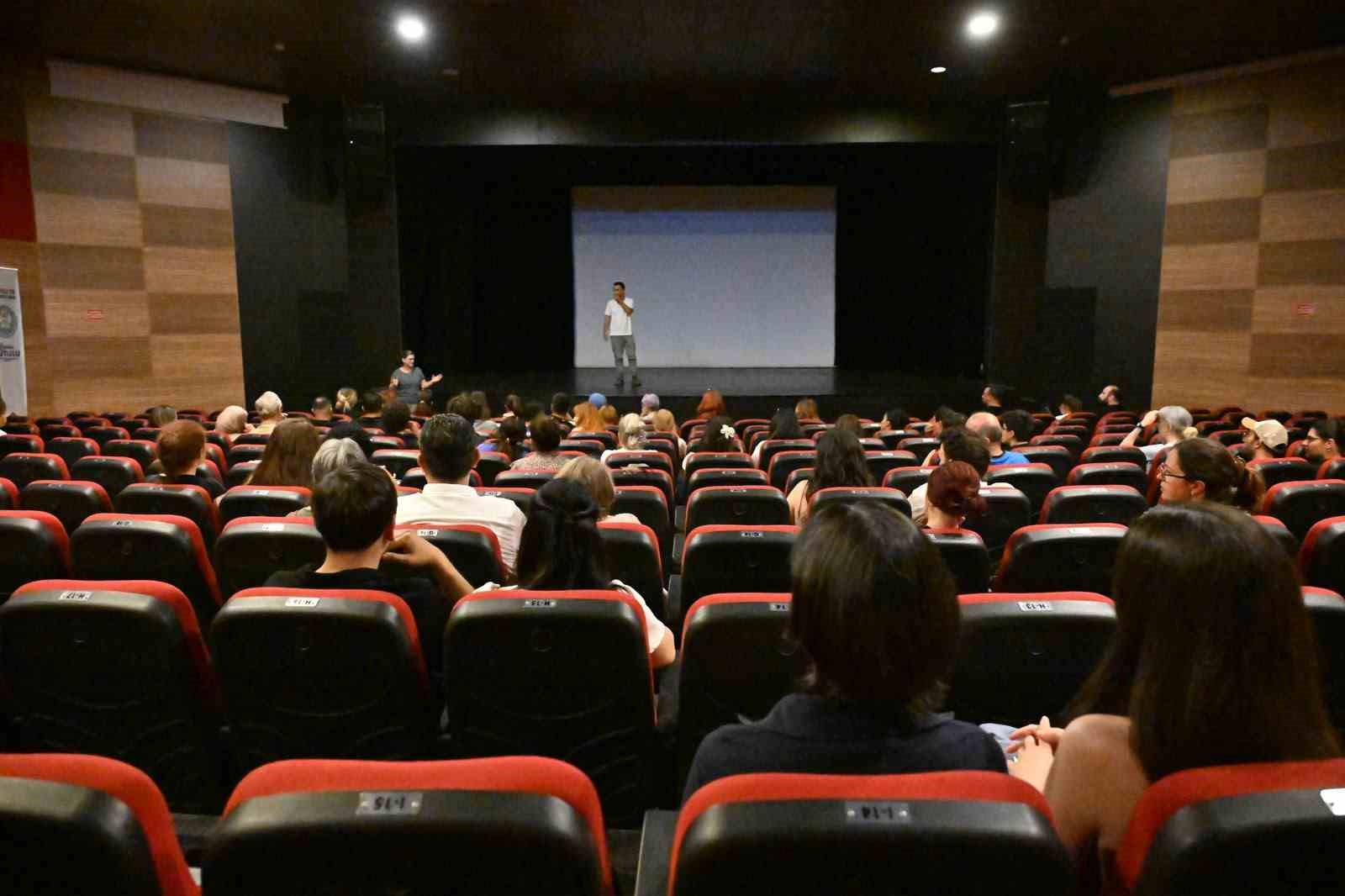 cannes-in-odullu-kisa-filmleri-manisali-sinemaseverlerle-bulustu
