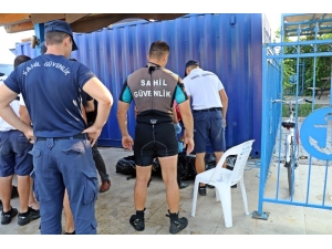 Antalya’da Denizde Boğazında Plastik Kelepçe Takılı Erkek Cesedi Bulundu