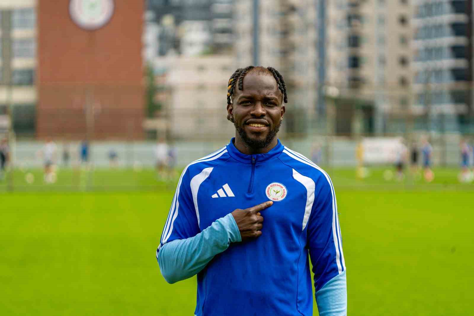 ali-sowe-ana-hedefimiz-takimin-iyi-olmasi-ben-de-daha-fazla-gol-atmak-istiyorum