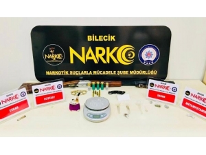 Uyuşturucu Operasyonu Şüphelisi 5 Kişi Tutuklandı 2 Kişi Adli Kontrol Şartıyla Serbest Kaldı