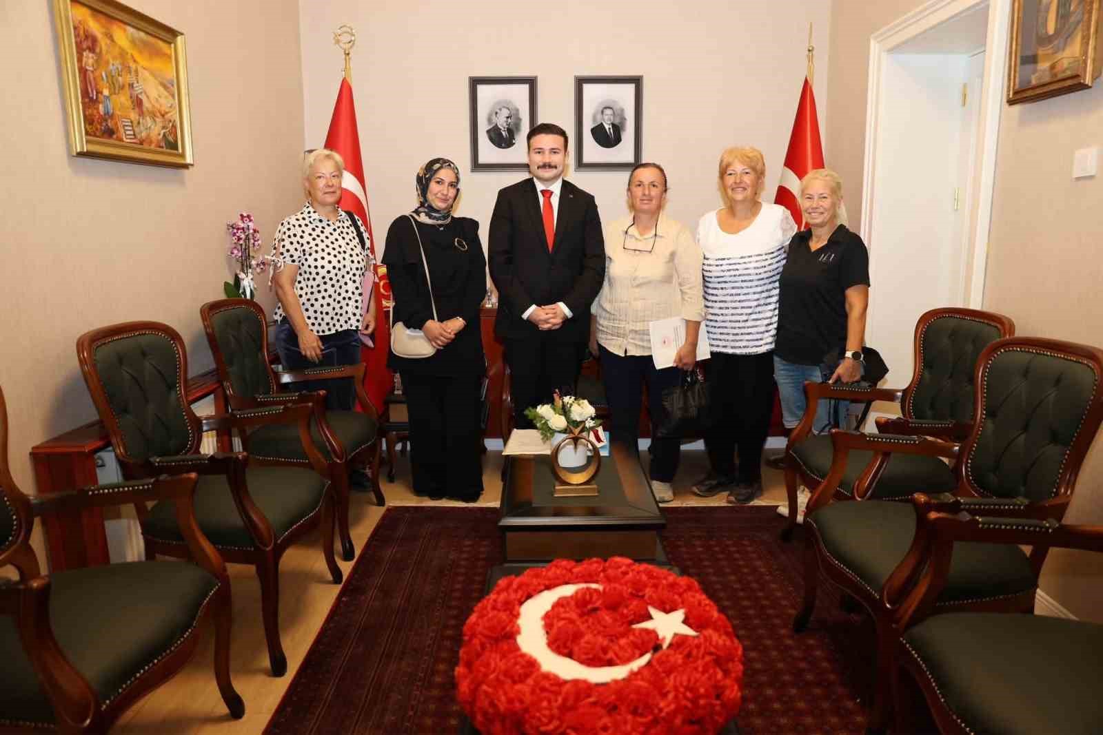 kaymakam-osman-acar-halk-gunu-nde-vatandaslarla-bulustu