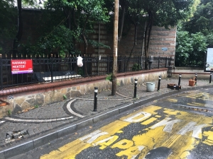 Beyoğlu’nda İstediği Ücreti Alamayan Taksici, Kadın Turisti Darp Etti