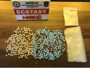 Antalya’da Uyuşturucu Operasyonuna Tutuklama