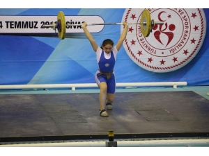 Sivas’ta Düzenlenen Türkiye Halter Şampiyonası Başladı