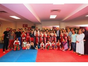 Kick Boks Sporcularına Sürpriz Moral Ziyareti