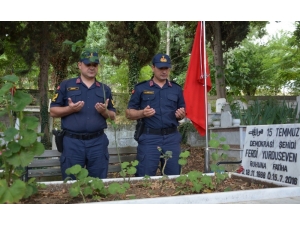 Komutanlar 15 Temmuz Şehidini Mezarının Başında Ziyaret Ettiler