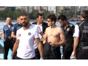 Haliç’te Denize Atlayan Genç Kızı Peşinden Atlayarak Kurtardı