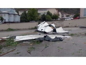 15 Dakikalık Yağış Ve Fırtına Hayatı Felç Etti