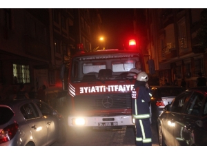 Beş Katlı Binanın Bodrum Katında Çıkan Yangın Paniğe Neden Oldu