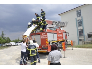 İtfaiye Müdürlüğü’nden Hasta Tahliyesi Tatbikatı