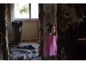 Cep Telefonu Patladı 4 Çocuklu Aile Sokakta Kaldı