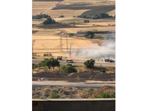 Biçerdöverden Çıkan Kıvılcım Arpa Tarlasını Kül Etti