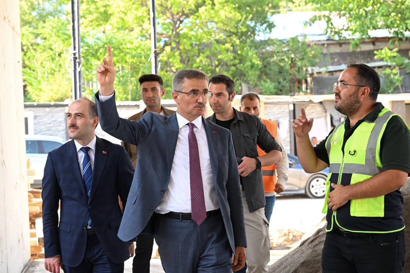 vali-barus-oltu-daki-yatirimlari-yerinde-inceledi