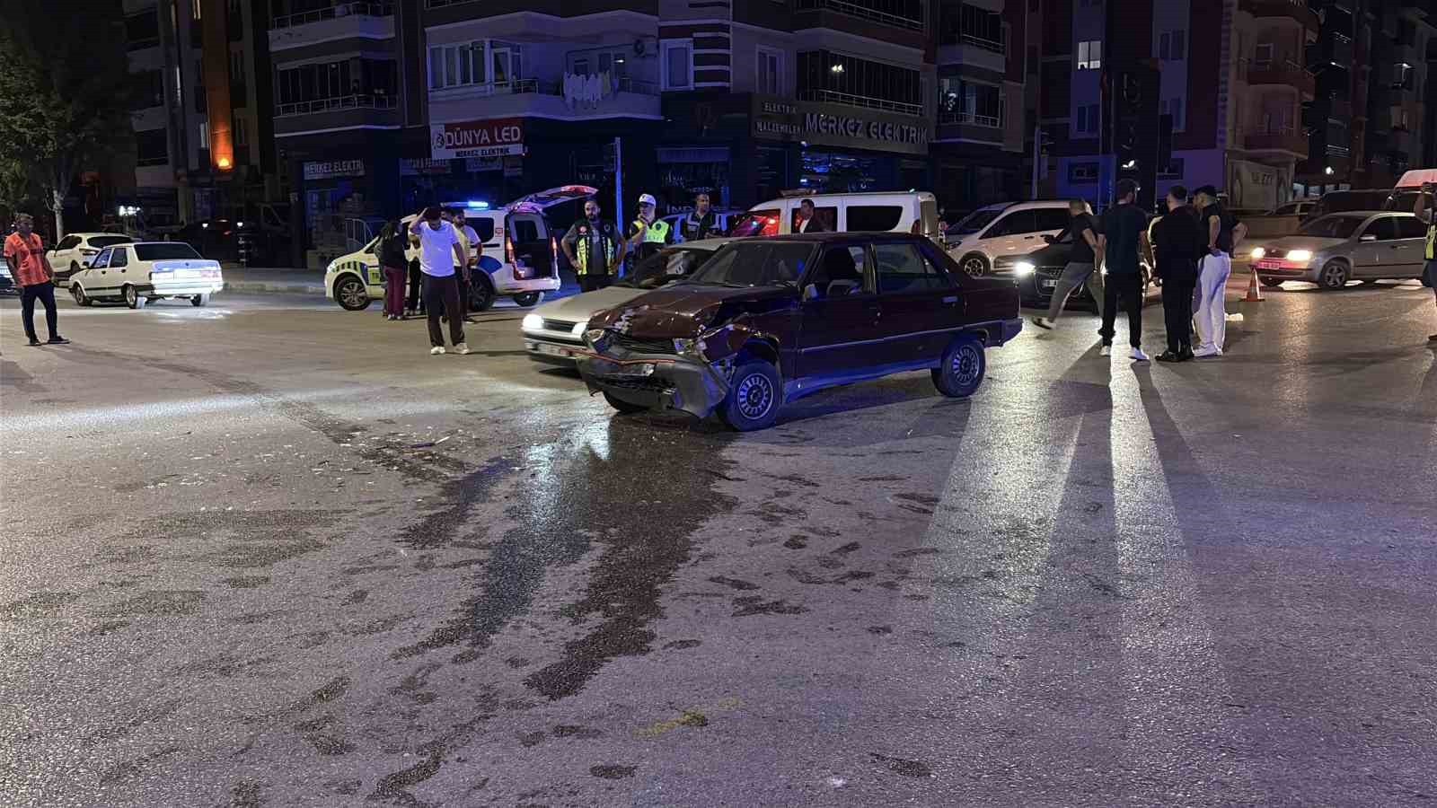 corum-da-kaza-mahallinde-arbede-yardim-etmek-isteyen-genc-alkollu-surucu-tarafindan-darp-edildi