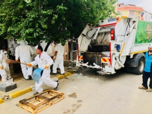 Pendik’te Çöp Evden 4 Kamyon Atık Çıktı