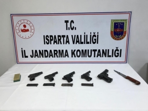 Isparta’da Yasa Dışı Silah Satışına Jandarma Baskını: 2 Gözaltı