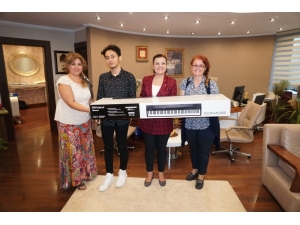 Müzik Tutkunu Olan Gence Başkan Hürriyet’ten Destek