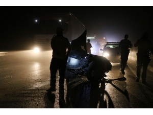 Otomobil İkiye Bölündü, Yarısı Dereye Uçtu: 3 Yaralı