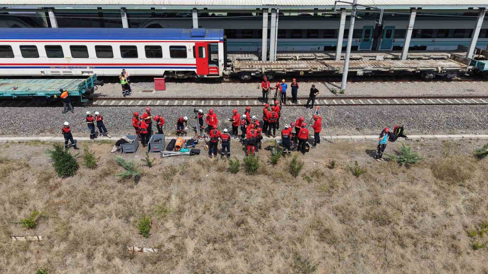 gebze-de-arama-kurtarma-ekiplerinden-tren-kazasi-tatbikati