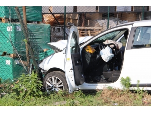 Savrulan Otomobil Bahçe’ye Daldı; 4 Yaralı