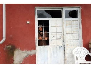 Evi Yanan Ünsal Aile Yardım Bekliyor