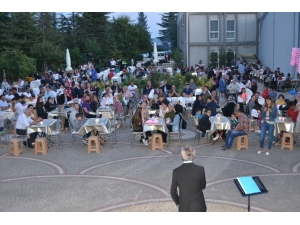 Huzurevi Sakinleri, Aile Çalışma Ve Sosyal Hizmetlerde Kalan Çocuklar Ve Yaşlılara Yemekte Buluştu