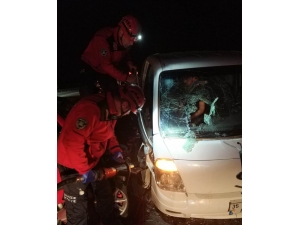 Susurluk’ta 3 Aracın Karıştığı Zincirleme Kazada 9 Kişi Yaralandı