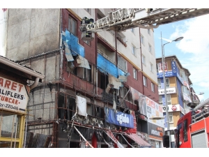 Sivas’ın En İşlek Caddesinde Çıkan Yangın Korkuttu