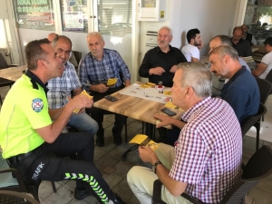Kahvedeki Vatandaşlara Trafik Eğitimi Verildi