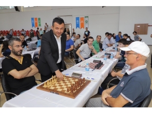 İlk Hamle Başkandan