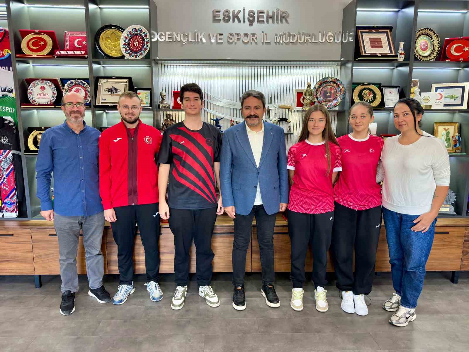 isitme-engelli-milli-badmintoncu-beren-su-ulus-tan-avrupa-ikinciligi