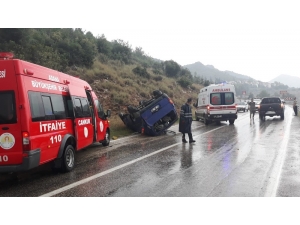 Minibüs Takla Attı: 1 Ölü, 5 Yaralı