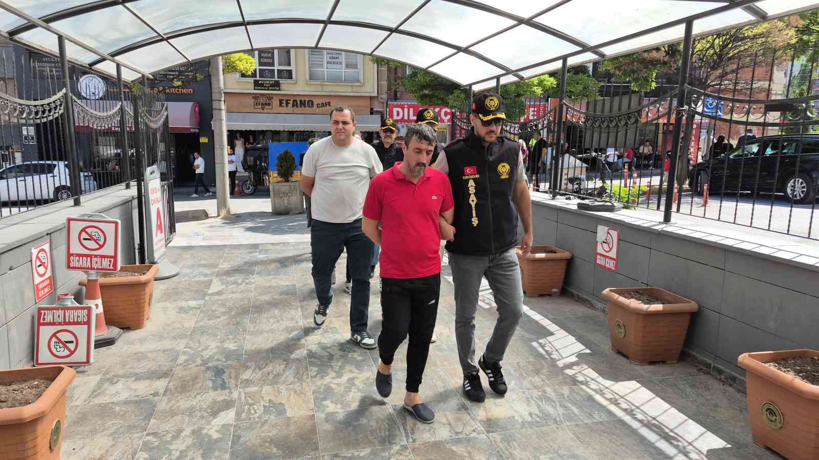 eskisehir-de-cinayetle-ilgili-4-supheli-adliyeye-sevk-edildi
