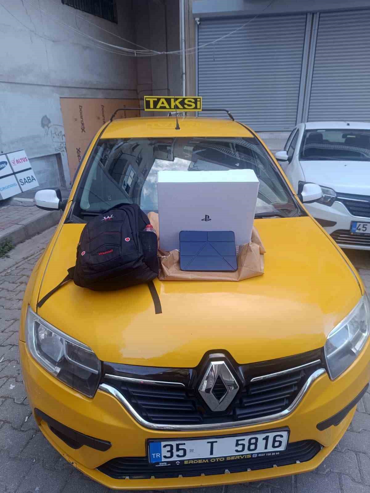 yine-izmir-yine-ornek-taksici