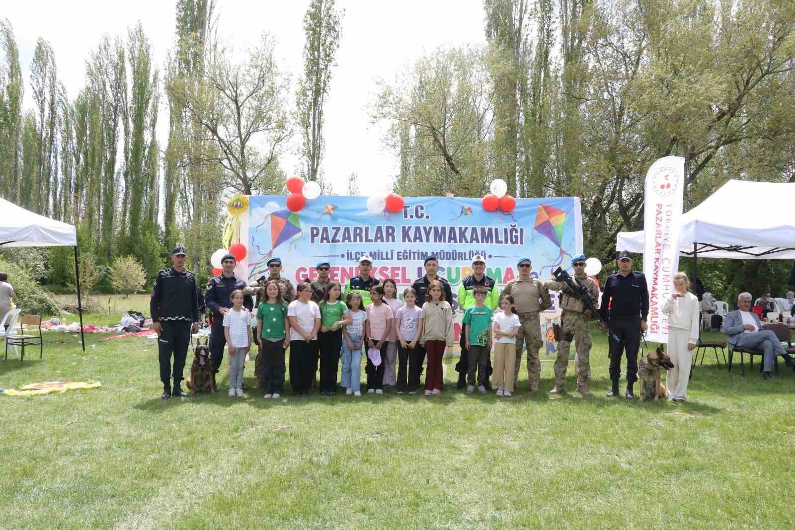 pazarlar-da-geleneksel-ucurtma-senligi