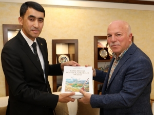 Türkmenistan Heyetinden Başkan Sekmen’e Ziyaret